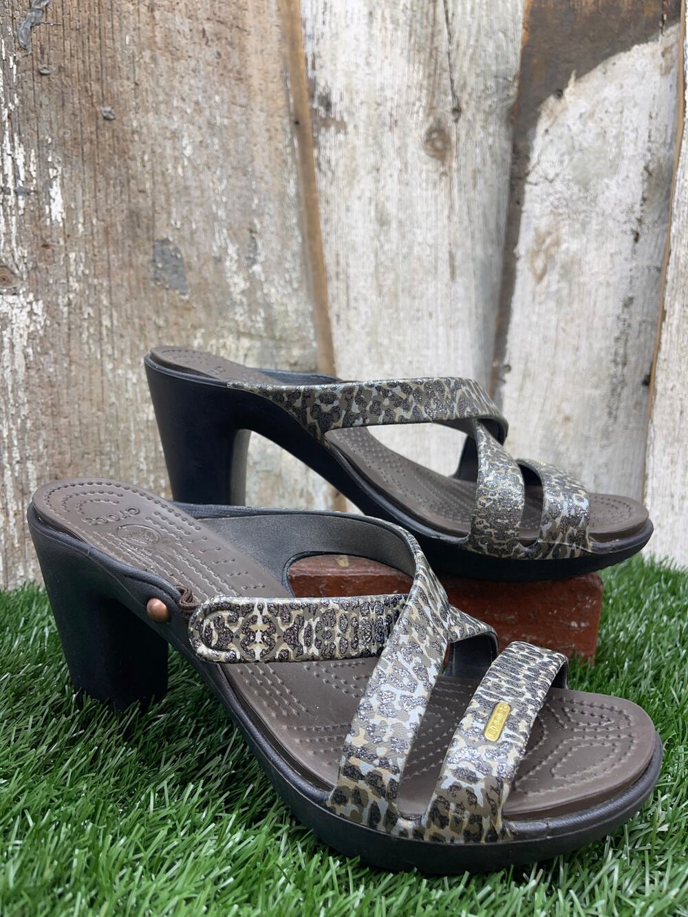 Crocs Women’s Size 10 Cyprus IV Sparkle Leopard Heels Sandals Brown Black